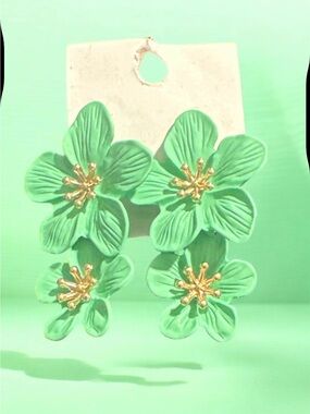Green Floral Drop Earrings with Gold Accent
589